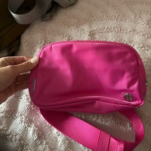 EVERYWHERE BELT BAG, EXTENDED STRAP 1L 🎀